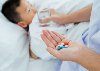 Nên đảm bảo thuốc hạ sốt cho bé luôn có sẵn tại nhà