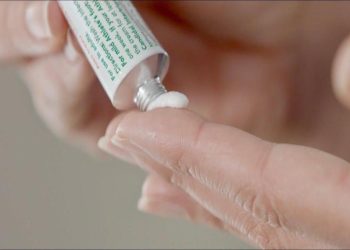 Bệnh hắc lào có thể điều trị dễ dàng bằng thuốc trị hắc lào bôi 