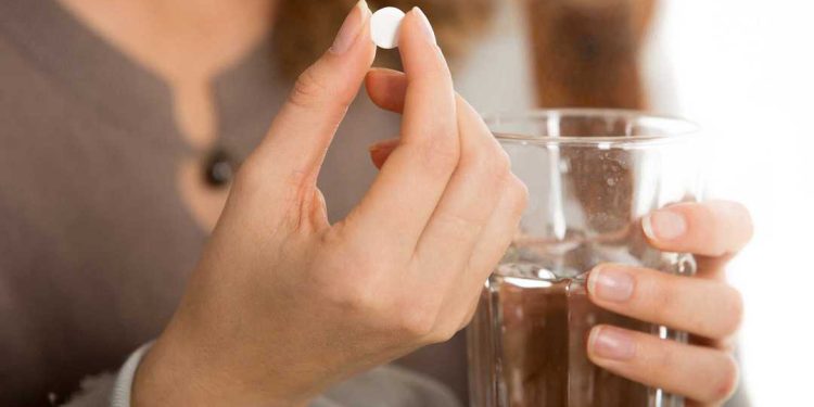 Thực phẩm có thể ảnh hưởng như thế nào đến hoạt động của thuốc chống đông?