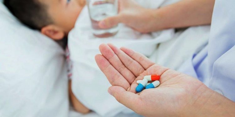 Nên đảm bảo thuốc hạ sốt cho bé luôn có sẵn tại nhà